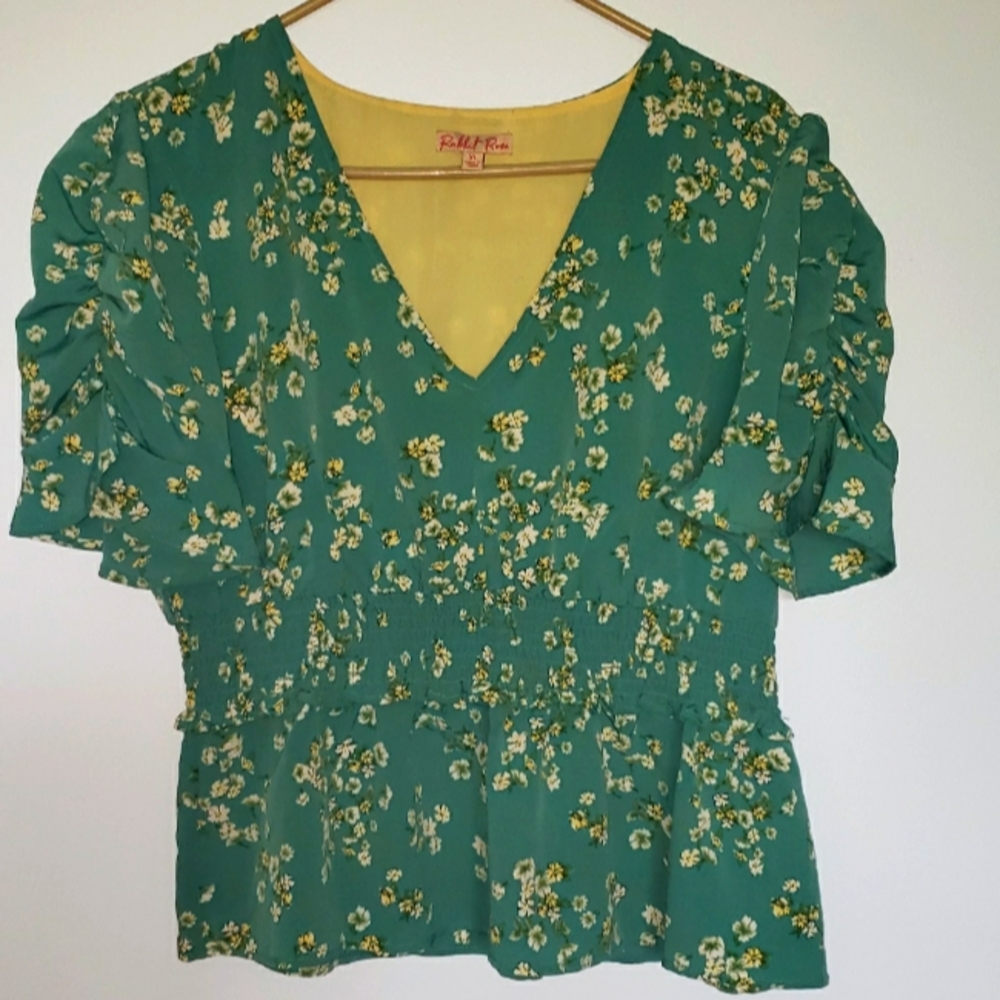 Rabbit Rose | Floral Green Top